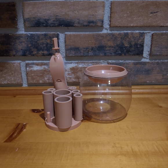 Free with purchase make-up brush cleaner - Picture 2 of 6